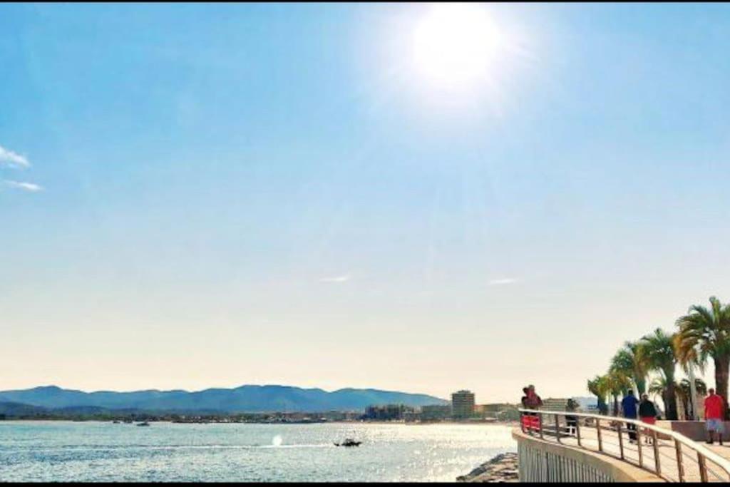Chaleureux Appartement Face Au Port Sta Lucia, Tout A Pieds, Wifi Saint-Raphaël Buitenkant foto